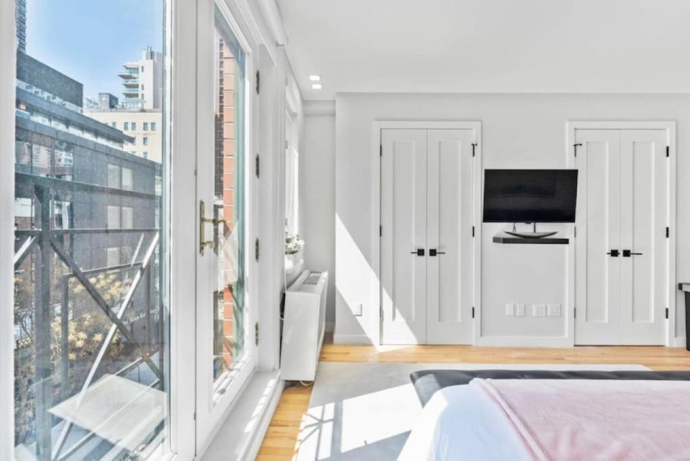 Ferienwohnung Luxe Studio With Charming Juliet Balcony New York Exterior foto
