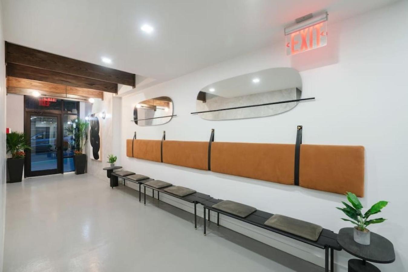 Ferienwohnung Luxe Studio With Charming Juliet Balcony New York Exterior foto
