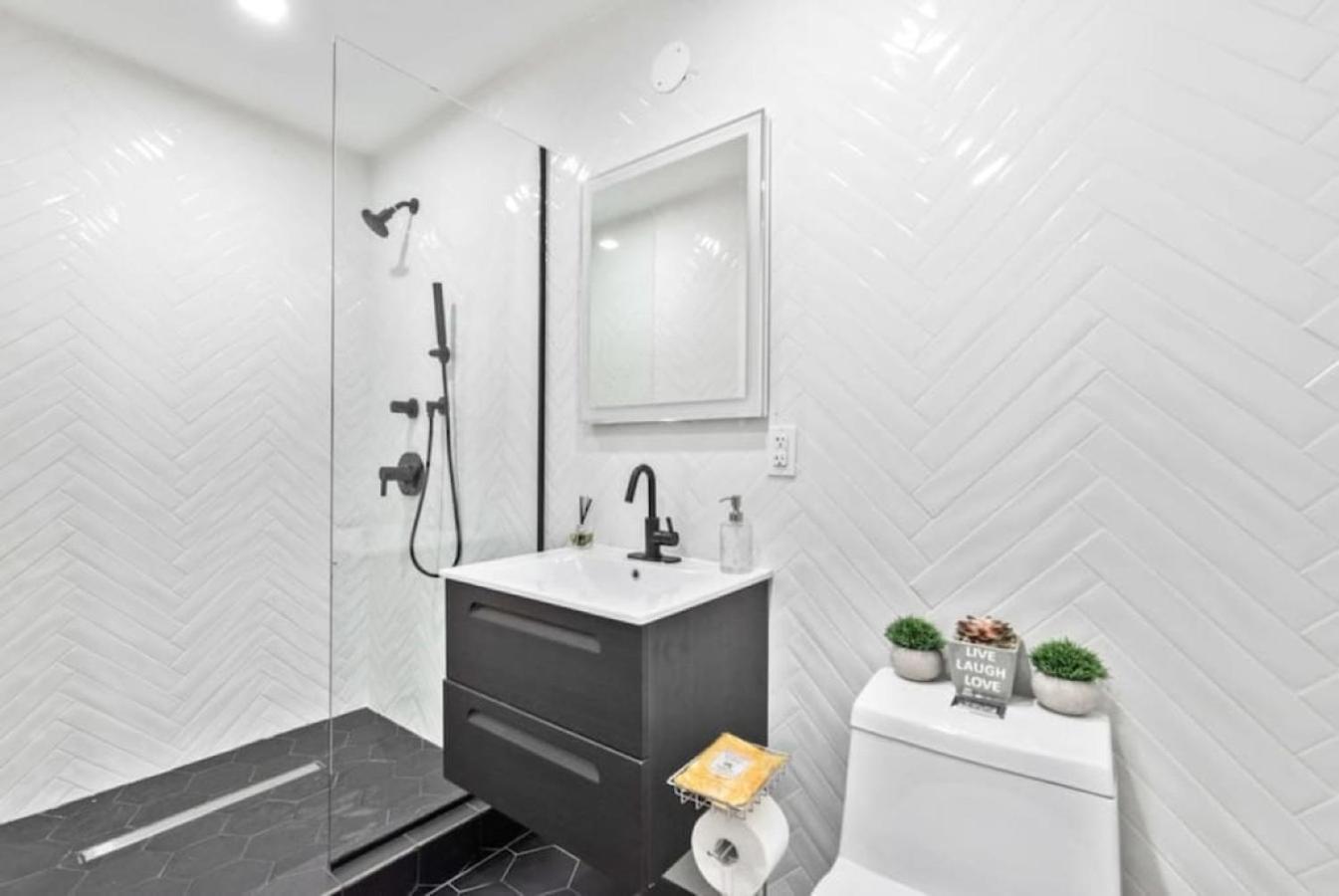 Ferienwohnung Luxe Studio With Charming Juliet Balcony New York Exterior foto
