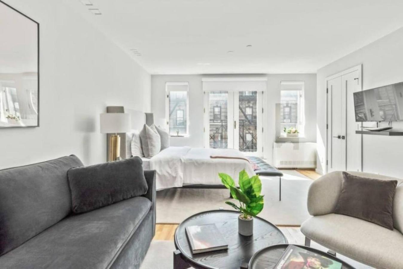 Ferienwohnung Luxe Studio With Charming Juliet Balcony New York Exterior foto
