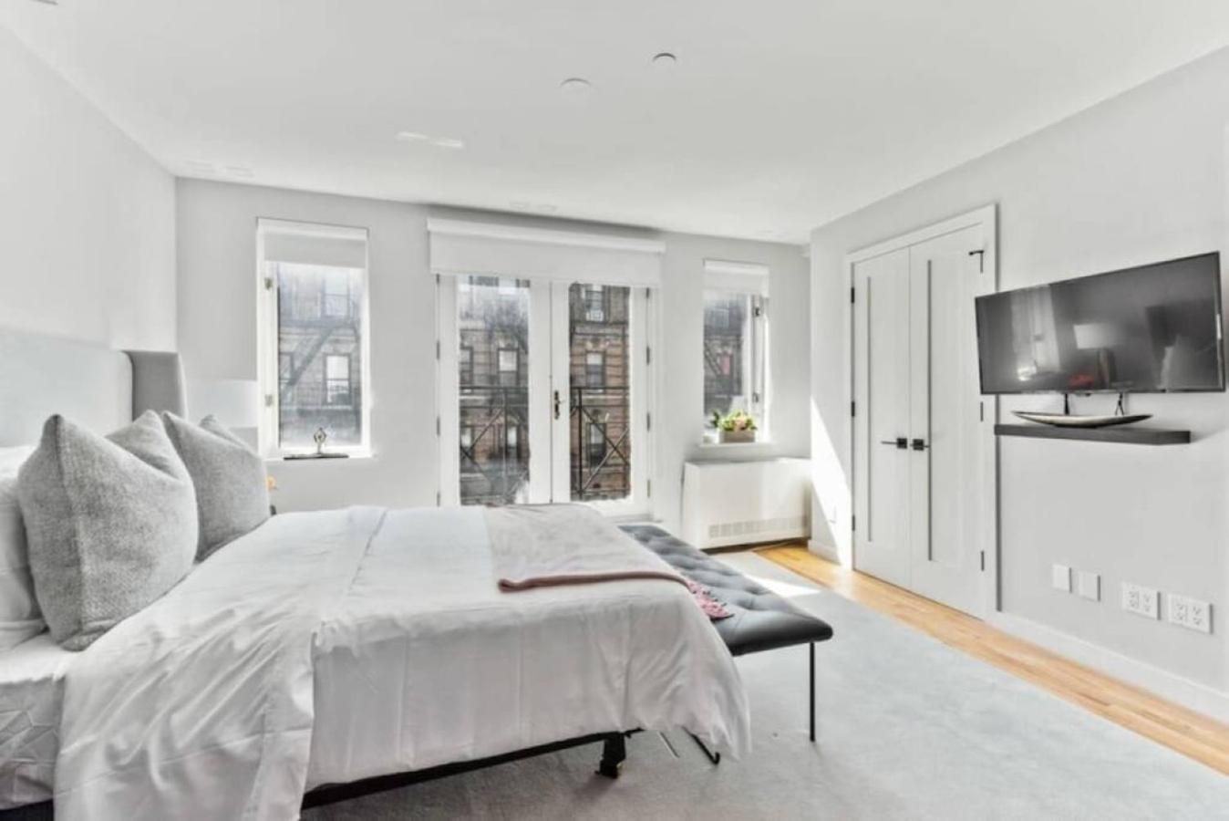 Ferienwohnung Luxe Studio With Charming Juliet Balcony New York Exterior foto