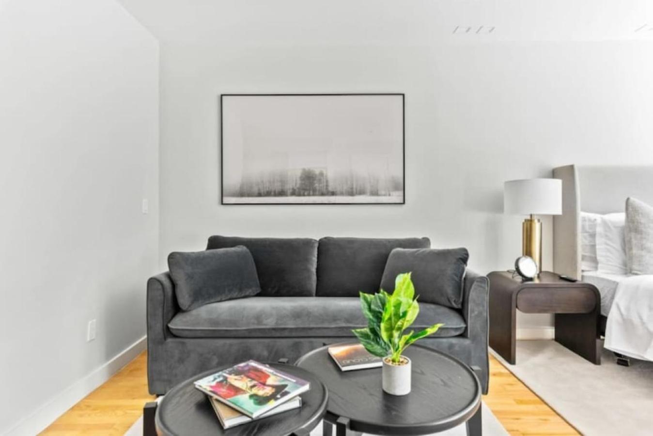 Ferienwohnung Luxe Studio With Charming Juliet Balcony New York Exterior foto