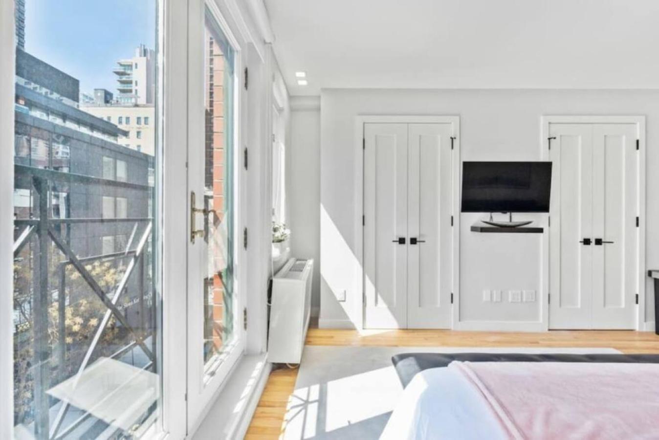 Ferienwohnung Luxe Studio With Charming Juliet Balcony New York Exterior foto