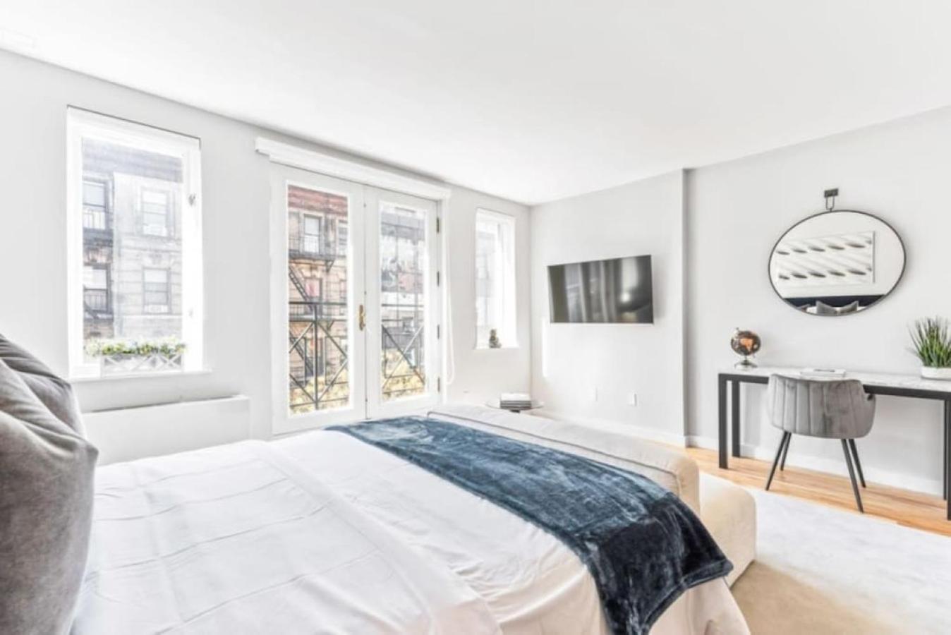 Ferienwohnung Luxe Studio With Charming Juliet Balcony New York Exterior foto