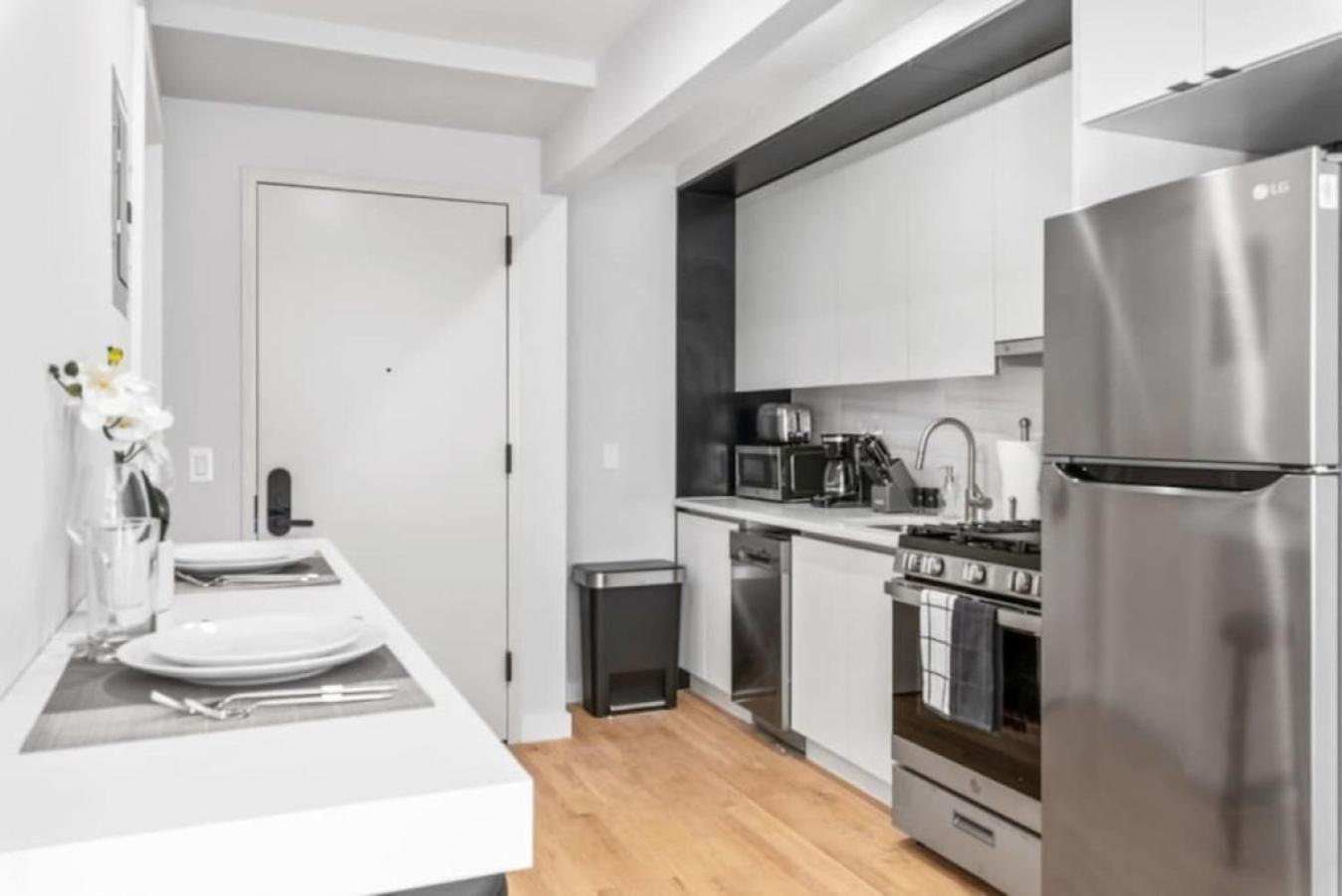 Ferienwohnung Luxe Studio With Charming Juliet Balcony New York Exterior foto