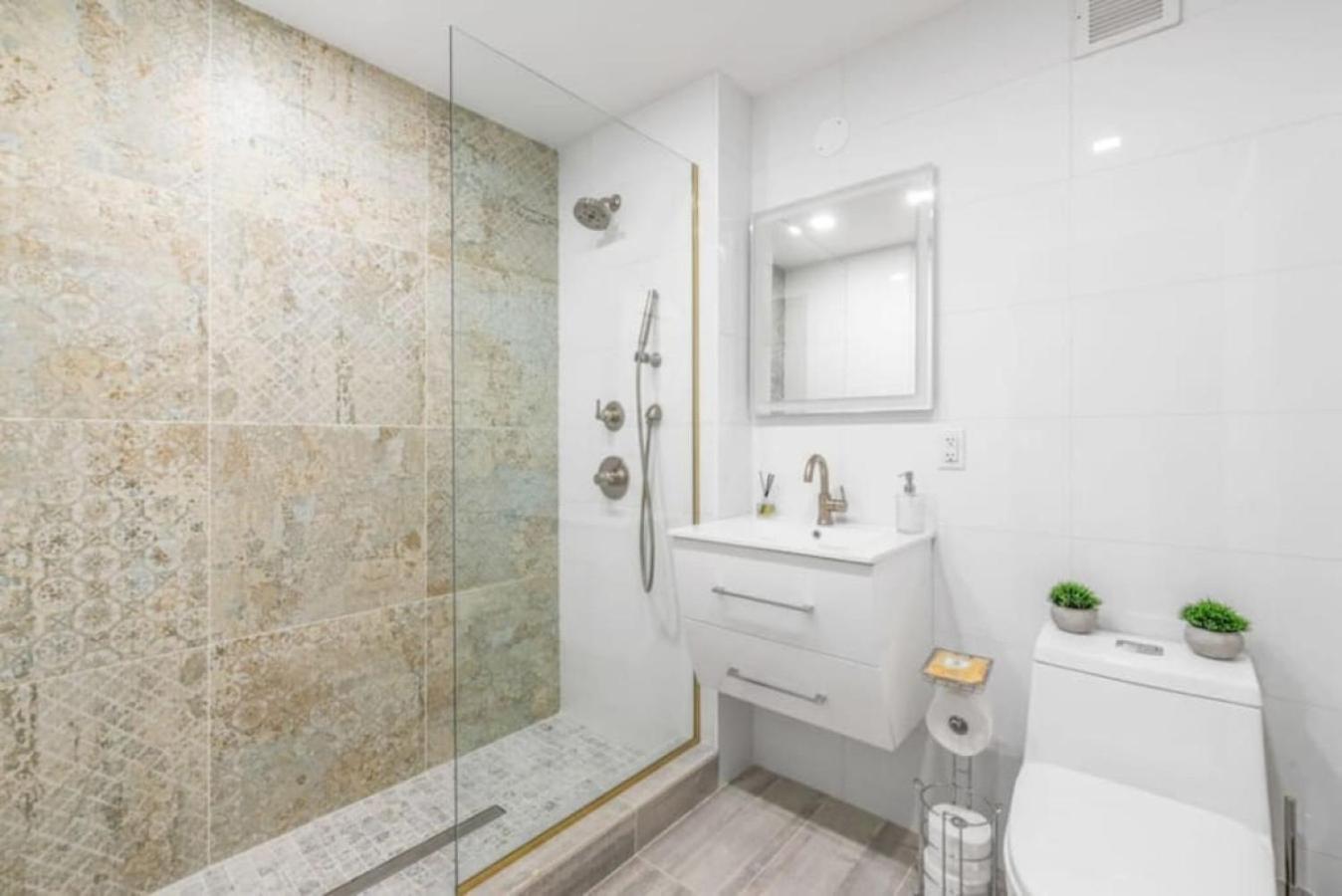 Ferienwohnung Luxe Studio With Charming Juliet Balcony New York Exterior foto