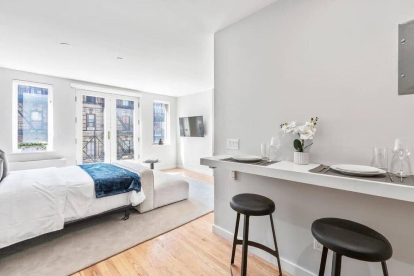 Ferienwohnung Luxe Studio With Charming Juliet Balcony New York Exterior foto