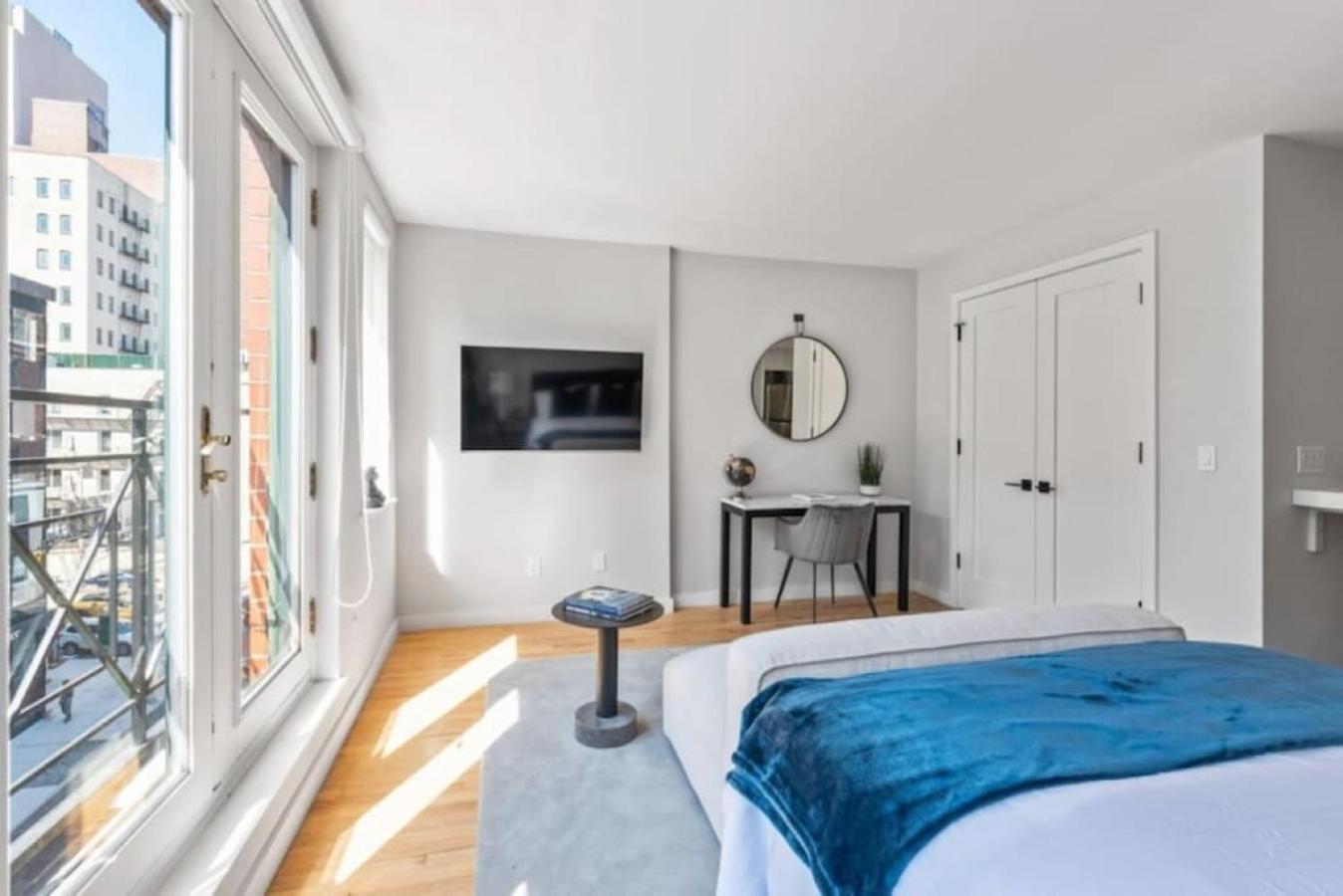 Ferienwohnung Luxe Studio With Charming Juliet Balcony New York Exterior foto