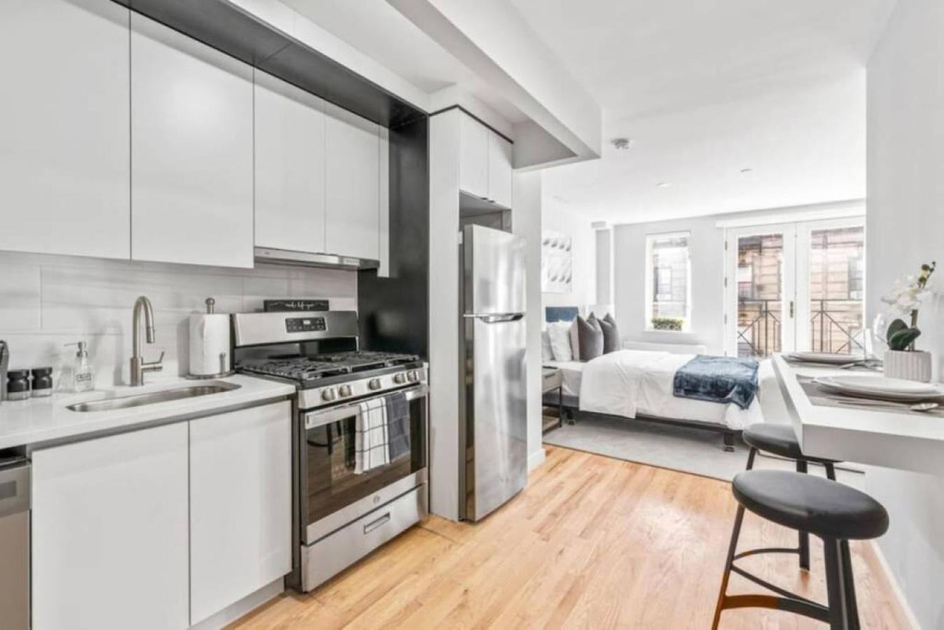 Ferienwohnung Luxe Studio With Charming Juliet Balcony New York Exterior foto